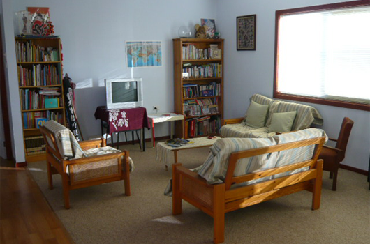 ARET Australian Recreation & Educational Tours Wollongong - Group Accommodation living room